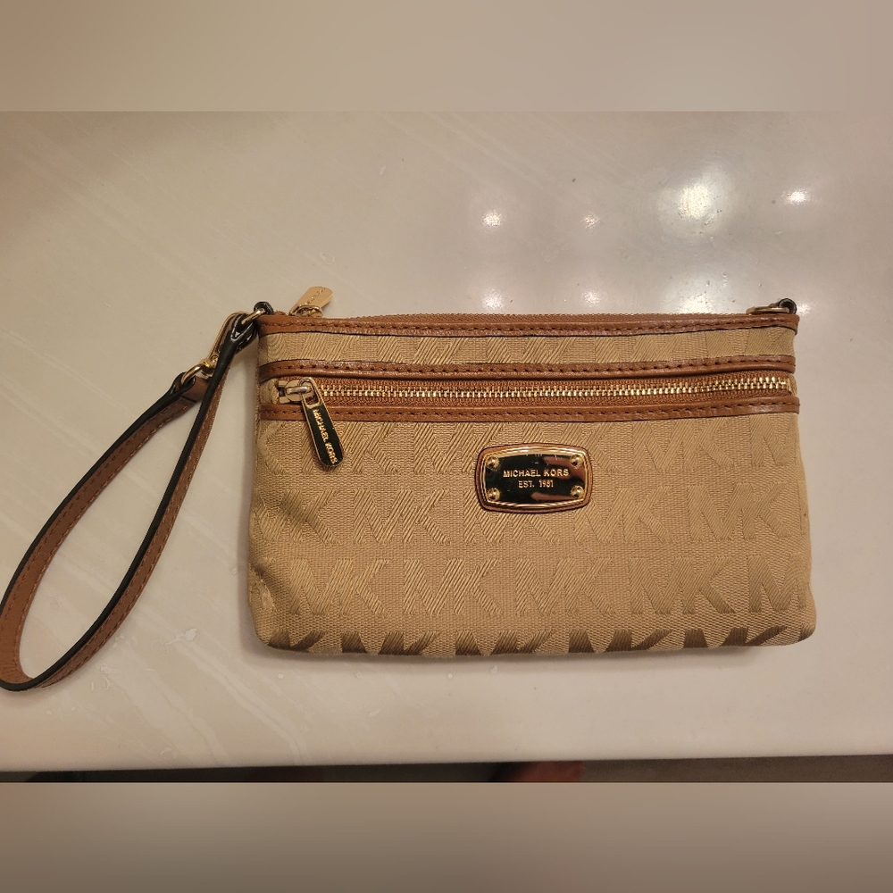 Michael kors clutch